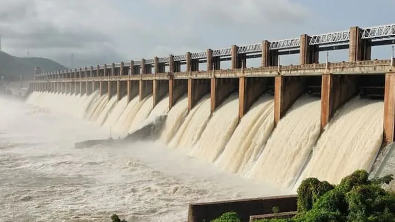 https://salarnews.in/public/uploads/images/newsimages/maannewsimage14112025_230422_Tungabhadra Dam Aug 24.webp